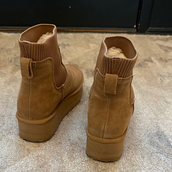 Stylish Tan Ankle Booties - Picture 3 of 6